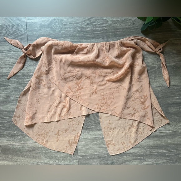 The Jetset Diaries TJD Sierra Top in Nude floral - Picture 7 of 10